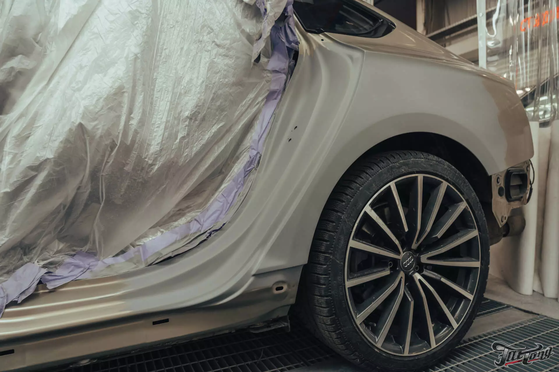 Audi A5. Кузовной ремонт, полная расклейка винила